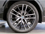 BMW純正アルミホイールです。納車時にはアルミホイールコーティングも承っております!是非ご検討下さいませ。