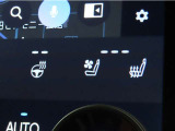 ステアリングヒーターと前席にシートヒーター&シートベンチレーションを装備しております。