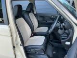 フロントシートです!!ベンチシートなので座席の移動もスムーズに出来ます!!足元も広く運転も楽ですよ!!