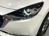 【LEDヘッドライト】悪天候や夜間走行時も良好な視界を確保し安心して運転できる高輝度LEDヘッドライトを装備!点灯速度が早く、消費電力も抑えられています。