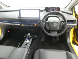 運転席からの視界はこんな感じです☆お気軽にご来店いただき、実際に座って是非お確かめください。ドライバーに寄り添う快適な操作フィールをもたらすステアリングです。