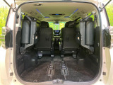 普段のお買い物や通勤、送迎等に十分な荷室スペースを確保しております。セカンドシートを倒すと、大きな荷物の積載も可能です♪
