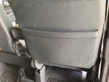 前席背面に、収納ポケットが付いています。