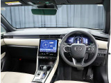 デザインもよく、居心地のよい運転席ですね。分かりやすいスイッチ類ですから操作もしやすく運転をサポートします。