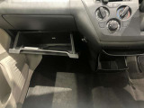 車検証入れになどにも使える便利な収納BOXあります。
