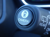 ★マルチビューカメラ★ワイパーレバー先端の「CAMERAスイッチ」を押すことで、車を上空から見下ろしたような映像をカーナビ画面に映し出し、車庫入れや縦列駐車をサポートしてくれます♪