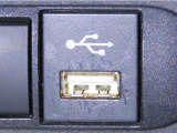 USB端子を装備しております。