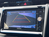 【バックカメラ】駐車時に後方がリアルタイム映像で確認できます。大型商業施設や立体駐車場での駐車時や、夜間のバック時に大活躍!運転スキルに関わらず、今や必須となった装備のひとつです!