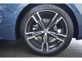 BMW承認の純正タイヤを装備しております☆お問合せ(無料ダイヤル)0078-6002-613077迄お待ちしております。大阪府吹田市芳野町5-55 毎水曜、第二・第三火曜日定休 営業時間10:00〜18:00