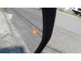 {ブラインドスポットモニター}隣の車線を走る車両をレーダーで検知し、ドアミラーに搭載されたLEDインジケーターが点灯し注意を喚起してくれます。