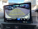 【バックカメラ】運転が苦手な方も車庫入れラクラクです!ギアをリバースに入れれば自動的に切り換わりますので、面倒な操作は不要です♪狭い駐車場もお車を傷つけず安心ですね!