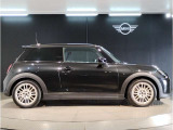 ☆MINIの車の始まりは大人四人がギリギリ乗れるコンパクトな車です!!今となっては3ナンバーですが、もともとは5ナンバーの車でした!!