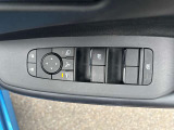 全席パワーウィンドウとなっています。運転席はオートになっているのでワンタッチ開閉することが出来ます。