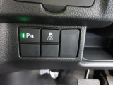 パーキングセンサーや横滑りを防ぐVSA等のスイッチ類は運転席の右側、手の届きやすい位置にあります。