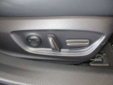 パワーシート搭載。微妙な調整が手軽にでき、ピッタリのポジションで運転することが可能です。