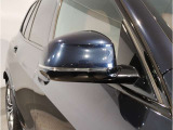 ドアミラーにはLEDウインカーが埋め込まれており、対向車からの視認性を高めております。