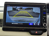 駐車時の安全確認をサポートするバックカメラも使用できます。インターナビで様々な情報を得ることもできます。