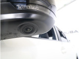 左右のドアミラーに搭載したカメラが車両周辺の死角をカバーし、見えにくい前方エリアを11.6インチディスプレイに表示。狭い道での安心感を高め、ドライバーの視界をしっかりサポートします。