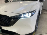 LEDヘッドライトです。デザイン性がよくとても明るいので、夜間の走行や悪天候でも安心です。しかも長寿命!