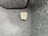 ラゲッジスペースにも12Vシガーソケット電源が装備されており、アウトドアなどで役立ちます