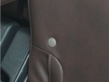◆ISOFIX◆シートベルトいらずでチャイルドシートと固定金具を連結するだけでガッチリ固定できます。