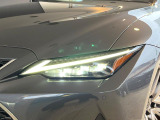 【三眼LEDヘッドライト】スタイリッシュな見た目の三眼LEDヘッドライトを装備♪スタイルだけでなく、夜間の走行も視界良好で安心してお乗りいただけます。