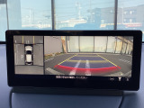 狭い場所での駐車やすれ違いなどでより的確な運転操作に役立つ360&deg;ビューモニターが装備されています。