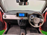 ひとつひとつのパーツを大きく、すっきりシンプルに!見易い計器類と運転し易いドライビングポジションは、視角も少なく、スクェアなボディで前方&左右の見切りが良く運転し易いクルマです