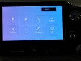 デイスプレイオーディオを装備。スマホとクルマをつなぐことで、いろんなサービスが楽しめます。(AppleCarplay/AndroidAuto 対応)