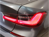 BMWの伝統の丸目4灯ヘッドライトでございます。LEDライトで視認性もよく明るく安全性の向上につながります。
