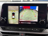 駐停車には便利なアラウンドビューモニター搭載。サイドモニターの切り替えも可能です。