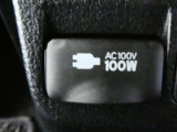 ノートパソコンなど家庭用電源の電化製品が100Wまで使用できます。