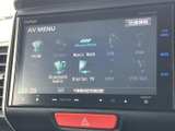 FM・AMやCD、USB、Bluetoothなど、利用できる音源が一覧で表示され、選びたい項目を確認しやすい画面です。音楽や交通情報など、日々の移動に合わせて活用できます。