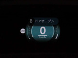 ヘッドアップディスプレイは視認性が非常に良く、運転時の視線を逸らさず様々な情報の確認が行えます。