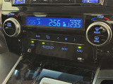左右独立温度コントロールフルオートエアコンです。運転席、助手席それぞれで独立して温度設定ができます。冷え性の方が乗っても安心ですね♪