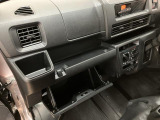 当店でご購入頂いた車両は全車車検整備又は法定12か月点検を行い、エンジンオイル・オイルフィルター・フロントワイパーゴム・バッテリーの交換を行っています、整備費用は本体に含まれてますので安心ですよ♪