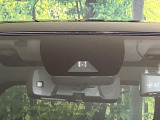 【プリクラッシュセーフティ】前方の車両等を検知し、衝突しそうな時は警報で注意を促し、ブレーキを踏む力をサポート。ブレーキを踏めなかった場合は衝突被害軽減ブレーキが作動、衝突回避をサポートします。