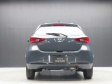 【リヤ正面】リヤゲートを閉めた状態です。この写真以後5枚は、別アングルでMAZDA2のスタイリングをお確かめください。