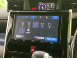 ラジオやディスク、テレビ、SD、Bluetoothなどの選択肢が画面に並び、使いたい音源を確認しやすい表示です。音楽の楽しみ方を用途に合わせて選べる便利な装備です。