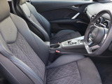 Audi正規ディーラーが高品質をお約束。高度な訓練・教育を受けたAudi専任メカニックが、100項目にもおよぶ精密な点検を実施いたします。すべてをクリアしたAudi車だけが、あなたのお手元に届けられるのです。