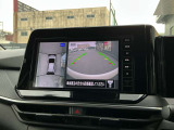 自車を真上から見下ろすように映し出すので周囲の状況が分かるアラウンドビューモニター搭載。フロントカメラとしても使用できます。車庫入れなど苦手な人の頼りになる助っ人です。