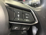 ハンドルの右側にはレーダークルーズコントロールの操作スイッチが装備されています。高速道路は楽ちんですよ!