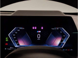 【メーターパネル】最も重要なスピード・メーターとタコ・メーターとを共に同じ位置に最大限の大きさで配置。ドライビング中のドライバーの視線を可能な限り逸らす事無く安心安全なドライビングをしてもらう拘りです