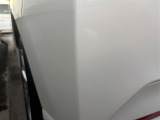 左後ろには小さな傷があります。