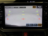 バックモニター装着車は後退時の強い味方です♪車庫入れや縦列駐車の際、後退操作の参考になるガイドラインをナビ画面に表示します。