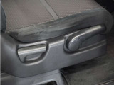 ◆シートハイトアジャスター◆運転席を上下に高さ調節ができます!運転ポジションを体格に合わせてシート調整できます。