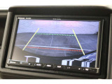 バックカメラが装備されており、後方の安全確認はもちろんのこと狭い場所での駐車や雨の日・夜間など視界の悪いコンディションでのストレスの軽減にもなります!