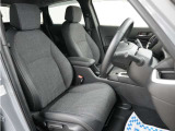 運転席のスペースはゆったりしていて、視界も広く確保されているので普段の運転からロングドライブまで快適です。