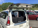 荷物や場所に応じて開け方を変えることができます。