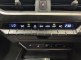 オートエアコン付きです。設定した温度に常に保ってくれます。快適なドライブをお楽しみください。